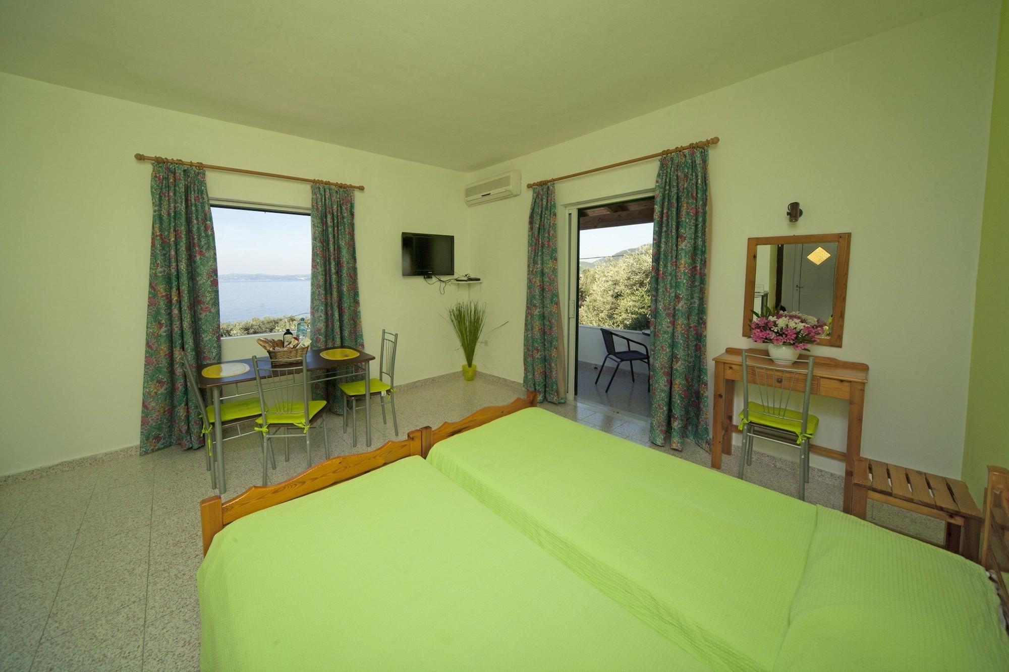Crystal Blue Hotel, Barbati Luaran gambar