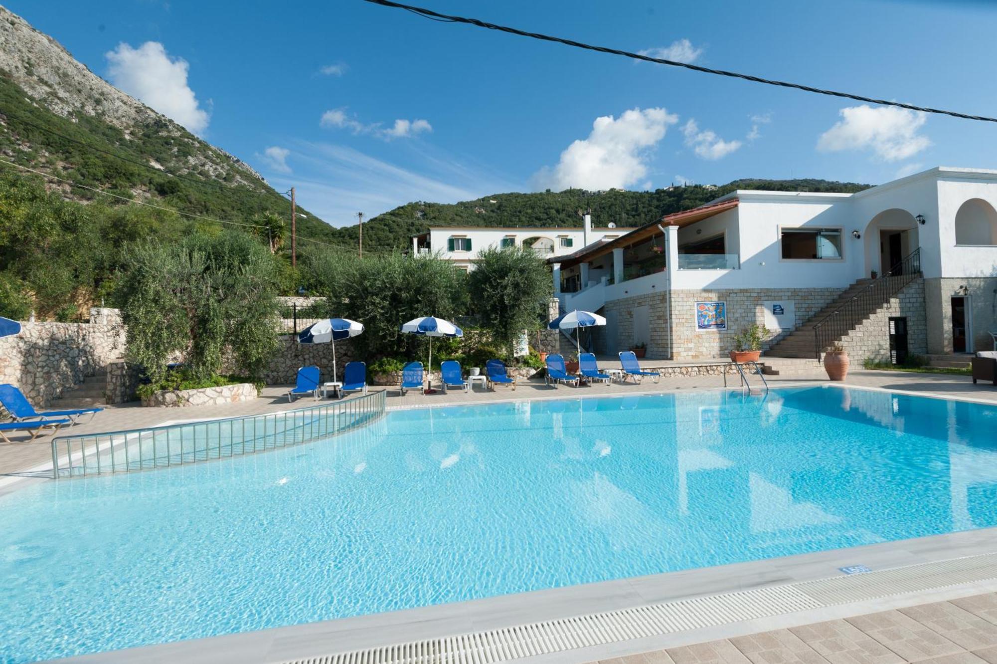 Crystal Blue Hotel, Barbati Luaran gambar