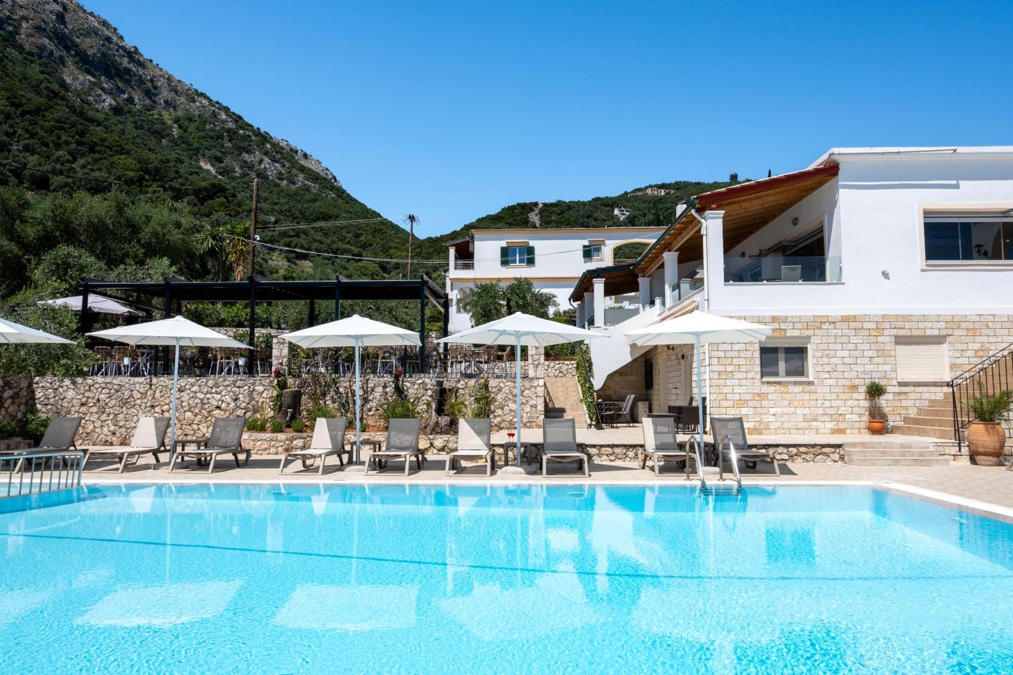 Crystal Blue Hotel, Barbati Luaran gambar