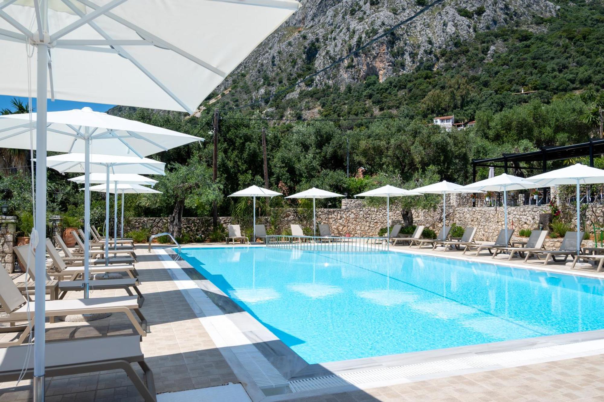 Crystal Blue Hotel, Barbati Luaran gambar