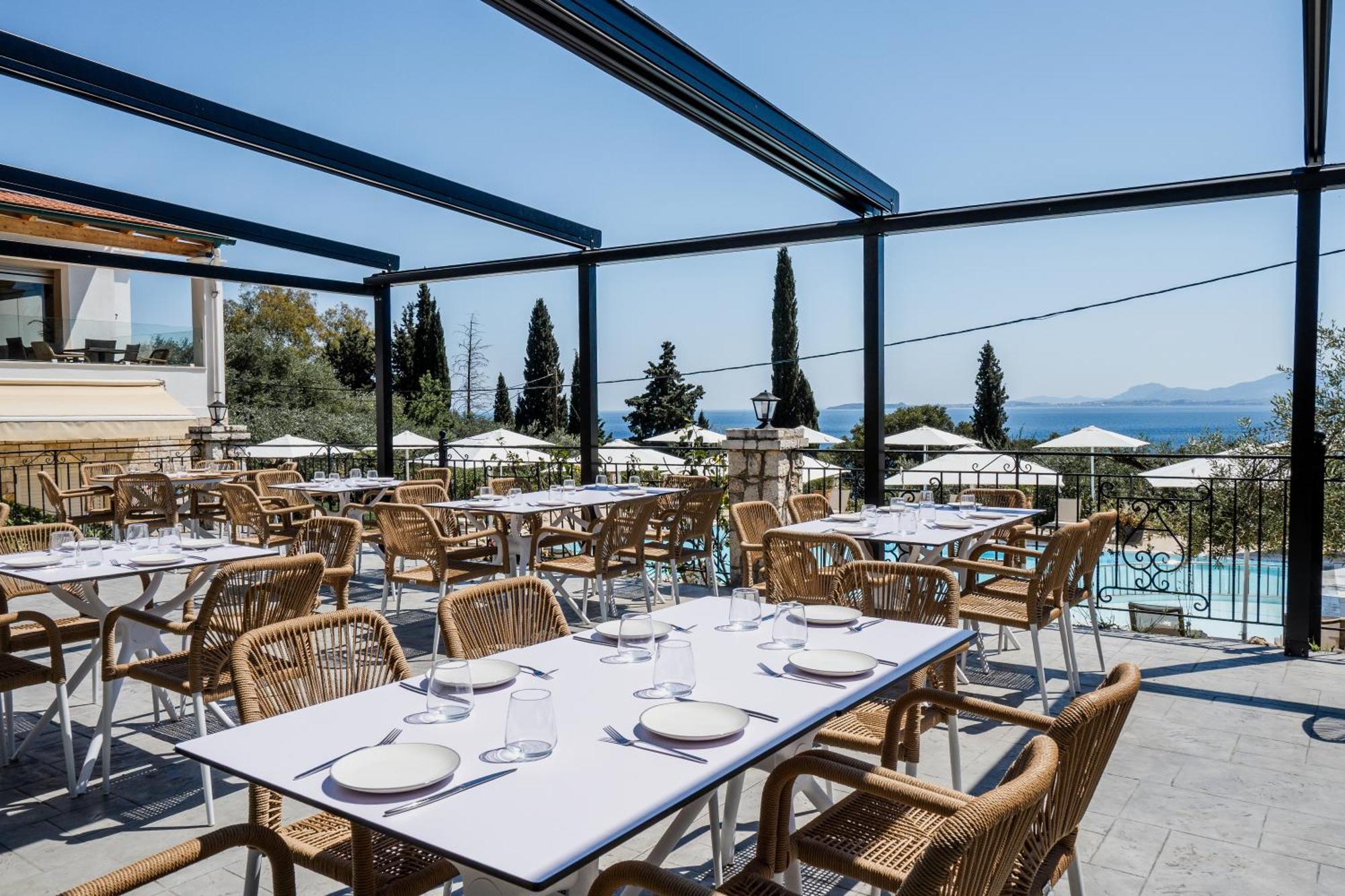 Crystal Blue Hotel, Barbati Luaran gambar