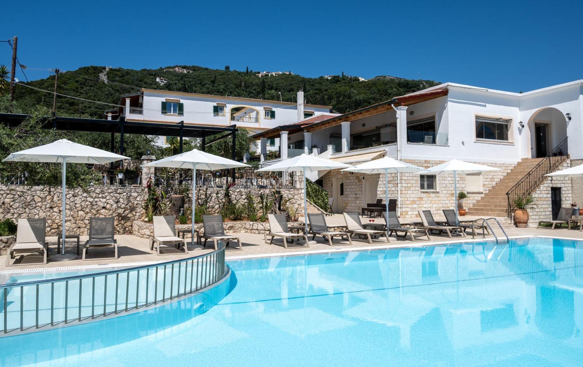 Crystal Blue Hotel, Barbati Luaran gambar