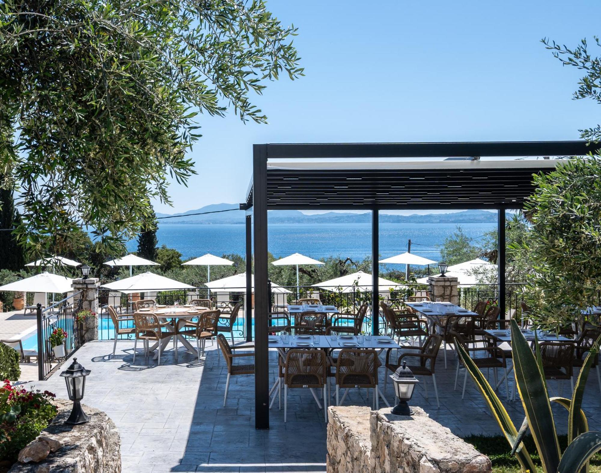 Crystal Blue Hotel, Barbati Luaran gambar