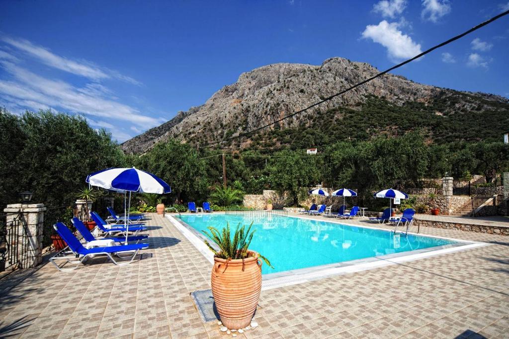 Crystal Blue Hotel, Barbati Luaran gambar